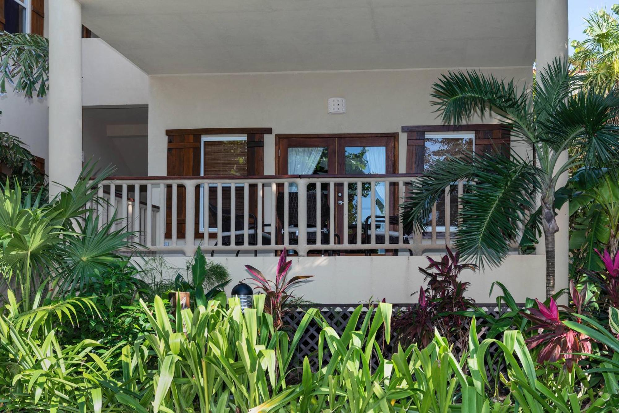 Residences At Barrier Reef 15A Garden View 1 Bedroom By Stay Floreo San Pedro  Exterior photo