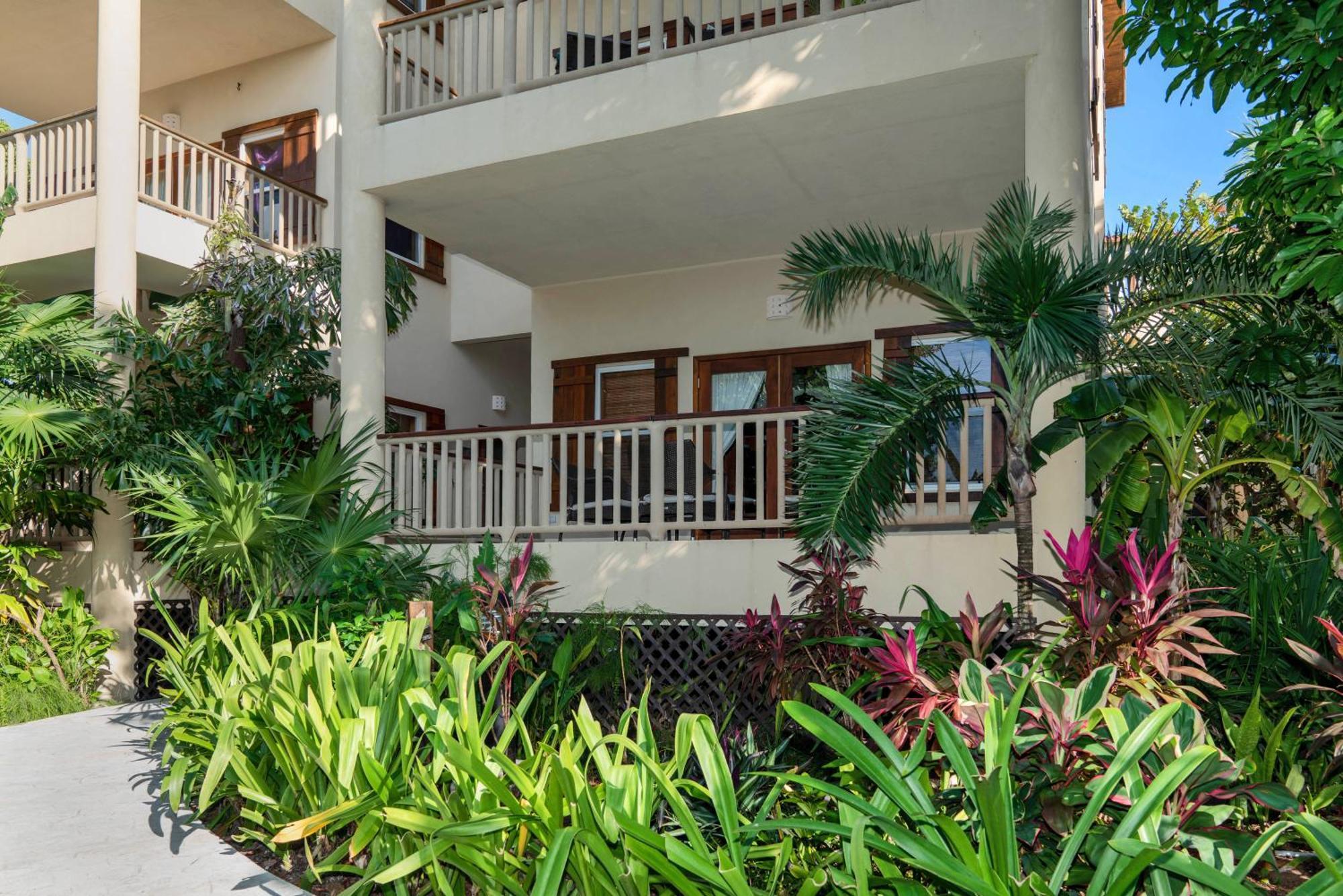 Residences At Barrier Reef 15A Garden View 1 Bedroom By Stay Floreo San Pedro  Exterior photo